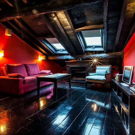 La Plaza Apartment *